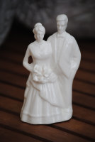 Skulptur Dekofigur Hochzeitspaar Torte Hochzeitsfigur aus Keramik weiß  11cm