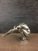 Deko Figur  Athlet Denker  Figur aus Polyresin silber  Schreibtisch