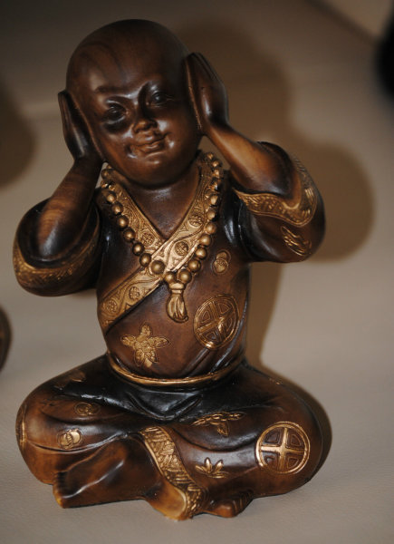 Buddha Figur nichts hören 15 cm Shaolin Mönch Braun Gold