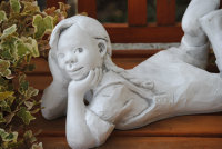 Kind Mädchen liegend im  Garten Figur Dekoration  Groß 45 cm Steingrau
