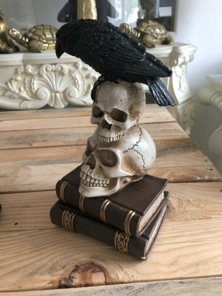 Totenschädel mit Figur Skull Gothic Rabe Buch Halloween Dekoration H2,  34,95 €