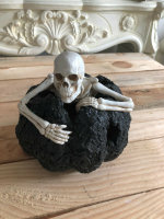 Totenschädel mit Figur  Skull Gothic Kürbis...