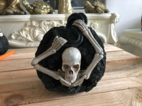 Totenschädel mit Figur mit LED Skull Gothic Kürbis Halloween Dekoration H19cm