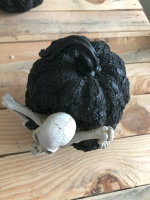 Totenschädel mit Figur mit LED Skull Gothic Kürbis Halloween Dekoration H21cm