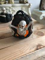 Totenschädel mit Figur  Skull Gothic Kürbis Halloween Dekoration H21cm
