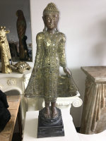 Stehender Buddha handbemalte Polyresinfigur Skulptur Figur H63 cm