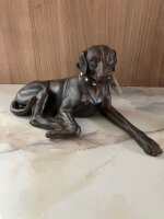Jagdhund liegend Braun Styl mit Glitzer Halsband Poly L...