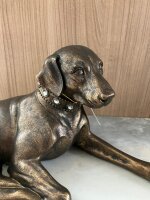 Jagdhund liegend Goldantik Styl mit Glitzer Halsband Poly L 30 cm