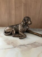 Jagdhund liegend Goldantik Styl mit Glitzer Halsband Poly L 30 cm