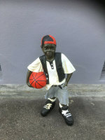 cooler Basketball Junge mit Ball Figur H80 cm Dekoration...