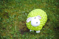 Lustiges Deko Schaf bunt Lamm Grün Tierfigur Gartenfigur Tier