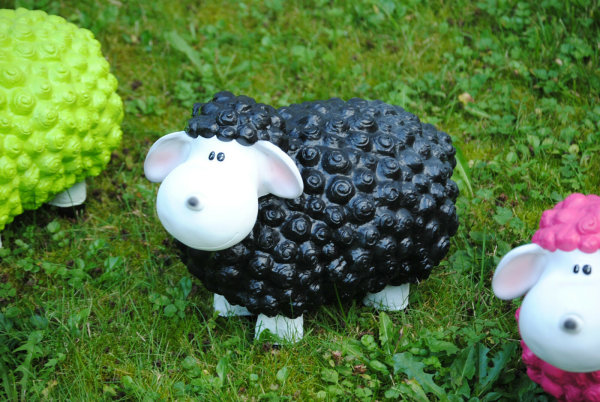 Lustiges Deko Schaf bunt Lamm Schwarz Tierfigur Gartenfigur Tier