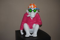Figur  Skulptur Keramik Affe cool Crazy Cap Pink Bunt H27 cm