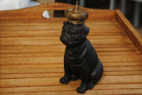 Dekofigur Figur Mops  mit Krone Hund Mopskönigin Shabby Geschenk H 21,5 cm
