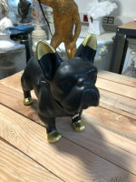 Bulldogge Schwarz Gold mit Halzkette Keramik H27 cm